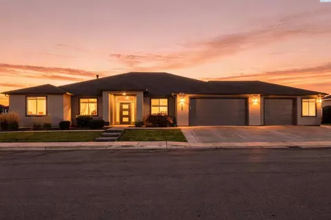 6623 Cyprus Lp, West Richland, WA 99353