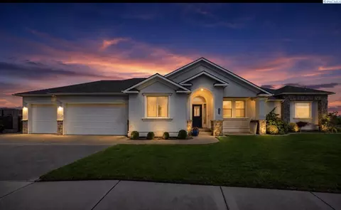 505 Thebes St, West Richland, WA 99353