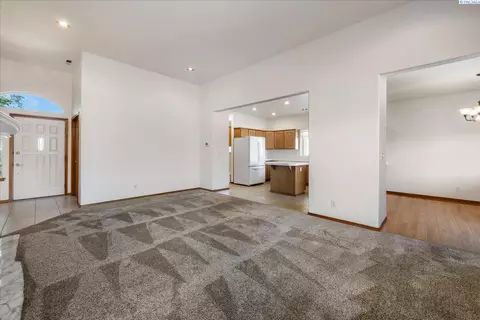 Living - 105 Bellerive, Pasco, WA 99301 photo 3 of 4