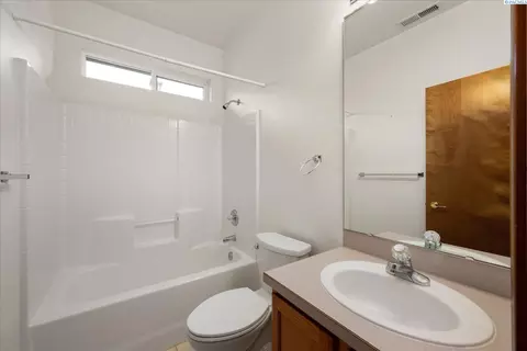 Bath - 105 Bellerive, Pasco, WA 99301 photo 1 of 4