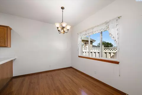 Dining - 105 Bellerive, Pasco, WA 99301 photo 1 of 1