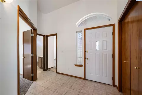 Entry Way - 105 Bellerive, Pasco, WA 99301 photo 1 of 1