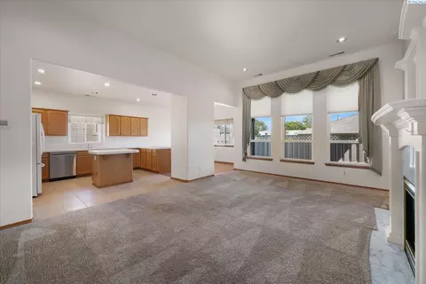 Living - 105 Bellerive, Pasco, WA 99301 photo 4 of 4