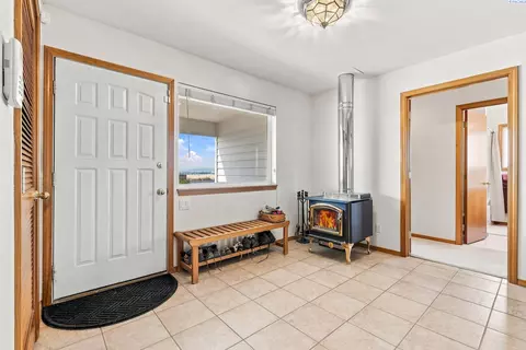 Entry Way - 2573 Hanson Loop, Burbank, WA 99323 photo 1 of 1