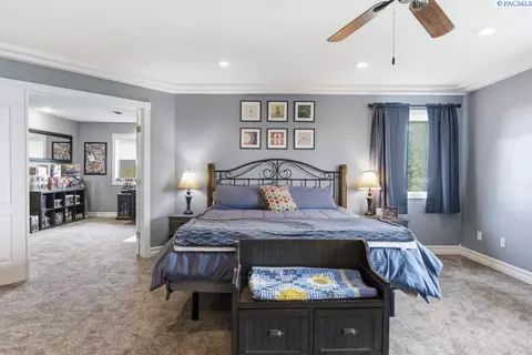 Bedroom - 715 SE Pheasant Run Ct, Pullman, WA 99163 photo 5 of 7