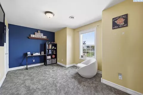 Bedroom - 715 SE Pheasant Run Ct, Pullman, WA 99163 photo 2 of 7