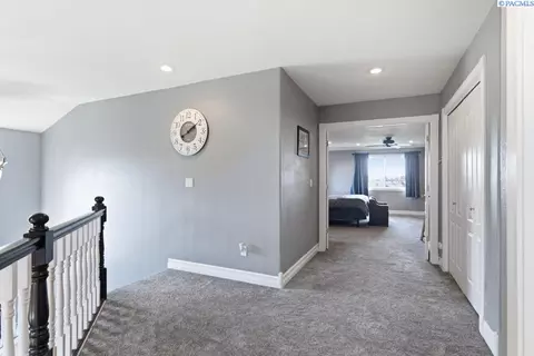 Entry Way - 715 SE Pheasant Run Ct, Pullman, WA 99163 photo 4 of 4