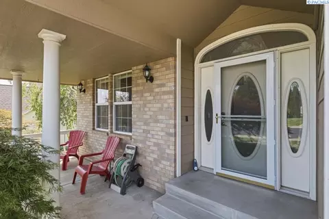 Exterior - 715 SE Pheasant Run Ct, Pullman, WA 99163 photo 3 of 6