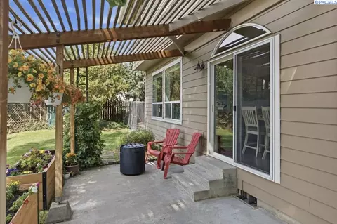 Exterior - 715 SE Pheasant Run Ct, Pullman, WA 99163 photo 4 of 6