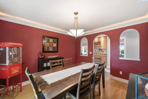 Dining - 715 SE Pheasant Run Ct, Pullman, WA 99163 photo 1 of 7