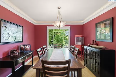 Dining - 715 SE Pheasant Run Ct, Pullman, WA 99163 photo 2 of 7