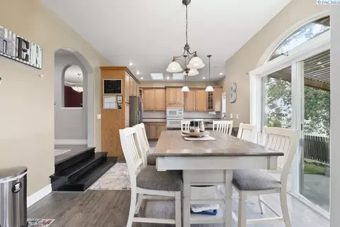 Dining - 715 SE Pheasant Run Ct, Pullman, WA 99163 photo 6 of 7