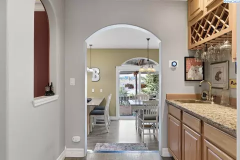 Entry Way - 715 SE Pheasant Run Ct, Pullman, WA 99163 photo 2 of 4