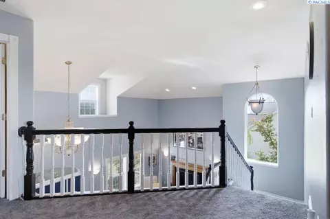 Entry Way - 715 SE Pheasant Run Ct, Pullman, WA 99163 photo 3 of 4
