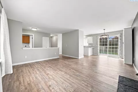 Living - 4314 Desert St, Pasco, WA 99301 photo 5 of 5