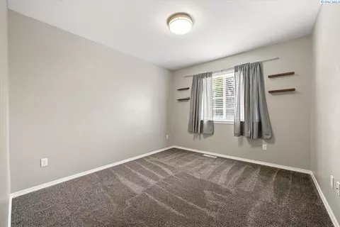 Bedroom - 4314 Desert St, Pasco, WA 99301 photo 2 of 8