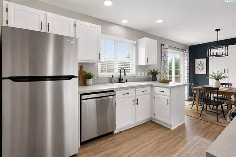 Kitchen - 4314 Desert St, Pasco, WA 99301 photo 1 of 3