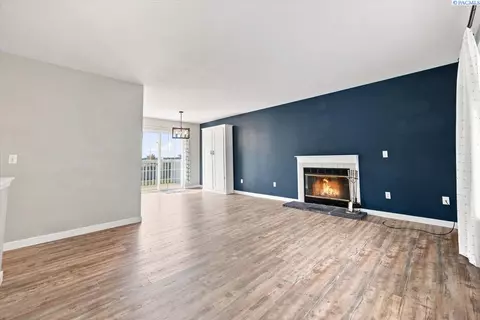 Living - 4314 Desert St, Pasco, WA 99301 photo 4 of 5
