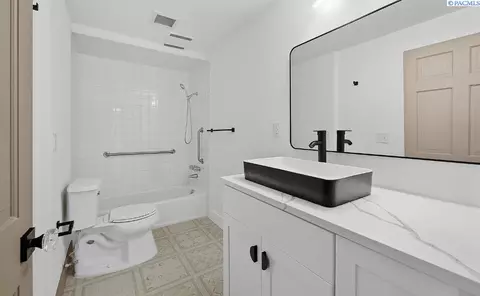 Bath - 7108 W Argent, Pasco, WA 99301 photo 3 of 3