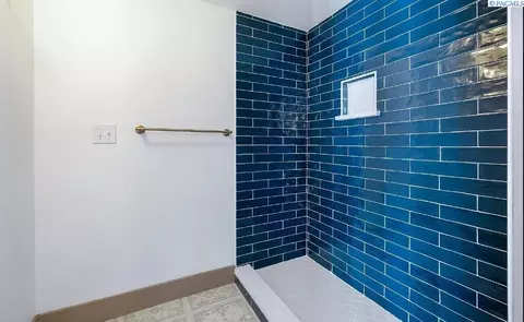Bath - 7108 W Argent, Pasco, WA 99301 photo 2 of 3