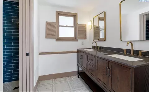 Bath - 7108 W Argent, Pasco, WA 99301 photo 1 of 3