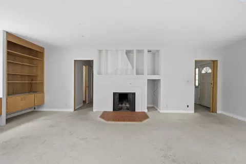 Living - 1055 NE Indiana St, Pullman, WA 99163 photo 1 of 4