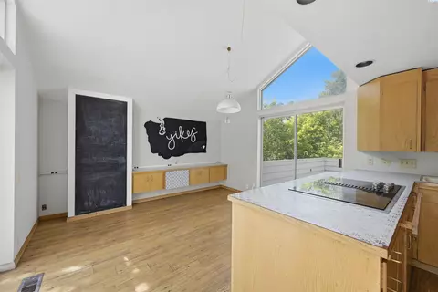 Kitchen - 1055 NE Indiana St, Pullman, WA 99163 photo 3 of 7