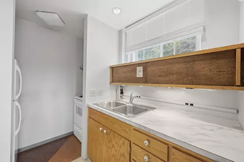 Kitchen - 1055 NE Indiana St, Pullman, WA 99163 photo 7 of 7
