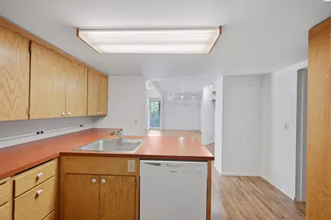 Kitchen - 1055 NE Indiana St, Pullman, WA 99163 photo 6 of 7