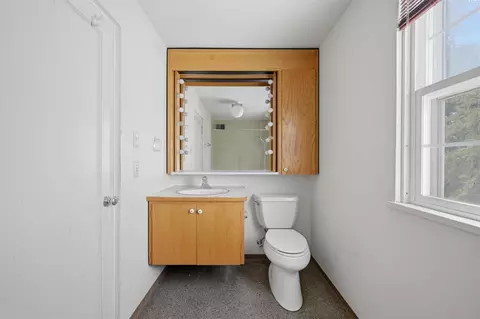 Bath - 1055 NE Indiana St, Pullman, WA 99163 photo 3 of 4