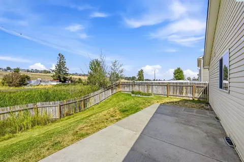 Exterior - 1400 SW Lost Trail Dr, Pullman, WA 99163 photo 4 of 7