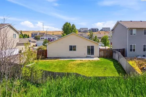 Exterior - 1400 SW Lost Trail Dr, Pullman, WA 99163 photo 2 of 7