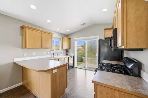 Kitchen - 1400 SW Lost Trail Dr, Pullman, WA 99163 photo 3 of 3