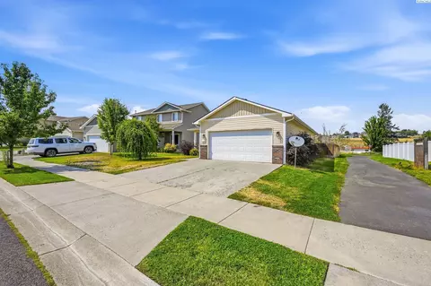 Exterior - 1400 SW Lost Trail Dr, Pullman, WA 99163 photo 3 of 7