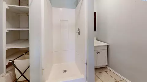 Bath - 560 SE Taylor St, Pullman, WA 99163 photo 3 of 3