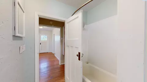 Entry Way - 560 SE Taylor St, Pullman, WA 99163 photo 1 of 1