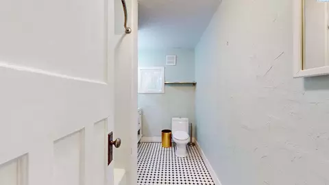 Bath - 560 SE Taylor St, Pullman, WA 99163 photo 1 of 3