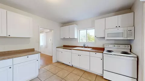 Kitchen - 560 SE Taylor St, Pullman, WA 99163 photo 1 of 4