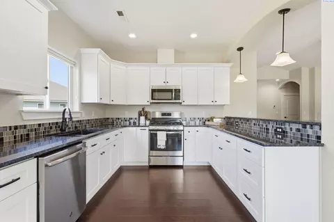 4216 S Conway Pl, Kennewick, WA 99337