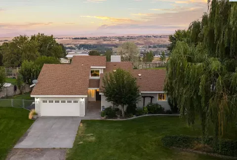 101105 E Vaca Rd, Kennewick, WA 99338