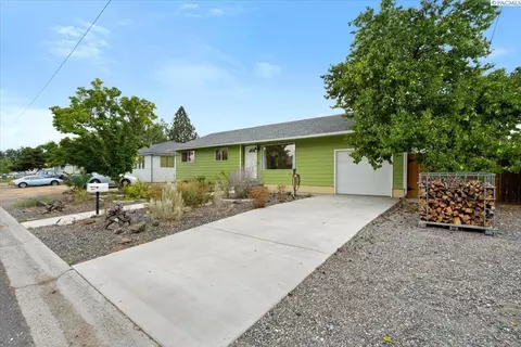 2035 Blue Ave, Richland, WA 99354