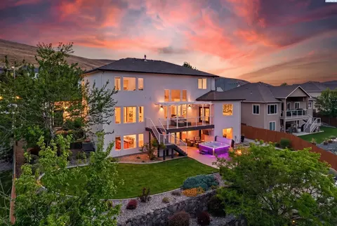 1614 W 51st Ave, Kennewick, WA 99337