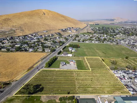 4752 Kennedy Rd, West Richland, WA 99353