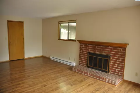 Living - 425 NW North St, Pullman, WA 99163 photo 3 of 7