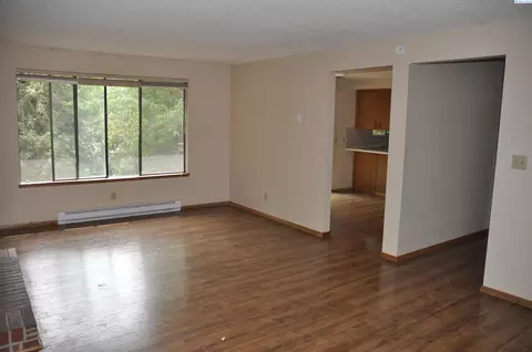 Living - 425 NW North St, Pullman, WA 99163 photo 4 of 5