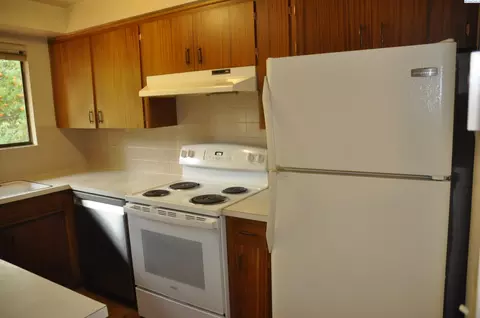 Kitchen - 425 NW North St, Pullman, WA 99163 photo 3 of 3