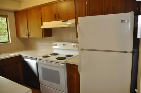 Kitchen - 425 NW North St, Pullman, WA 99163 photo 3 of 4