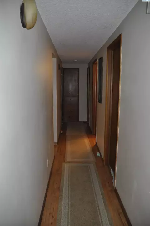 Entry Way - 425 NW North St, Pullman, WA 99163 photo 2 of 2