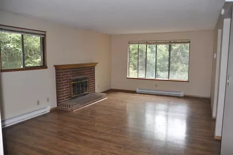 Living - 425 NW North St, Pullman, WA 99163 photo 1 of 7