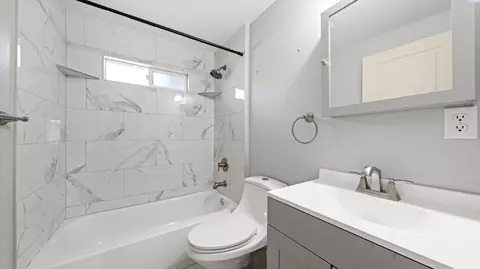Bath - 628 S Beech Ave, Pasco, WA 99301 photo 2 of 2